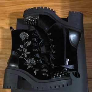 Beautiful Blackcraft Cult Velvet Studded Boots 7.5W